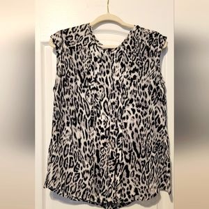 NWT women's blouse. Size XL.